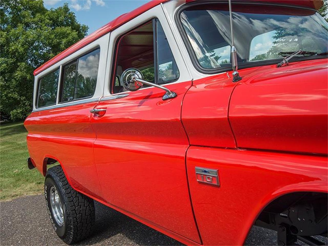 Chevrolet suburban 1966