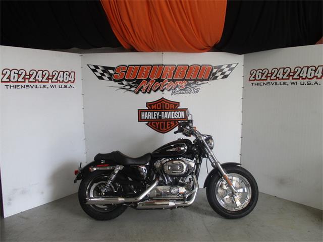 2016 Harley-Davidson® XL1200C - Sportster® 1200 Custom (CC-1015185) for sale in Thiensville, Wisconsin
