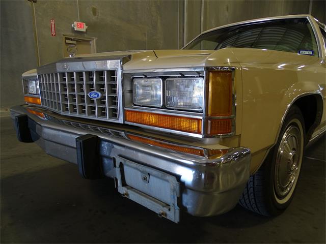 1987 Ford Crown Victoria (CC-1015457) for sale in DFW Airport, Texas