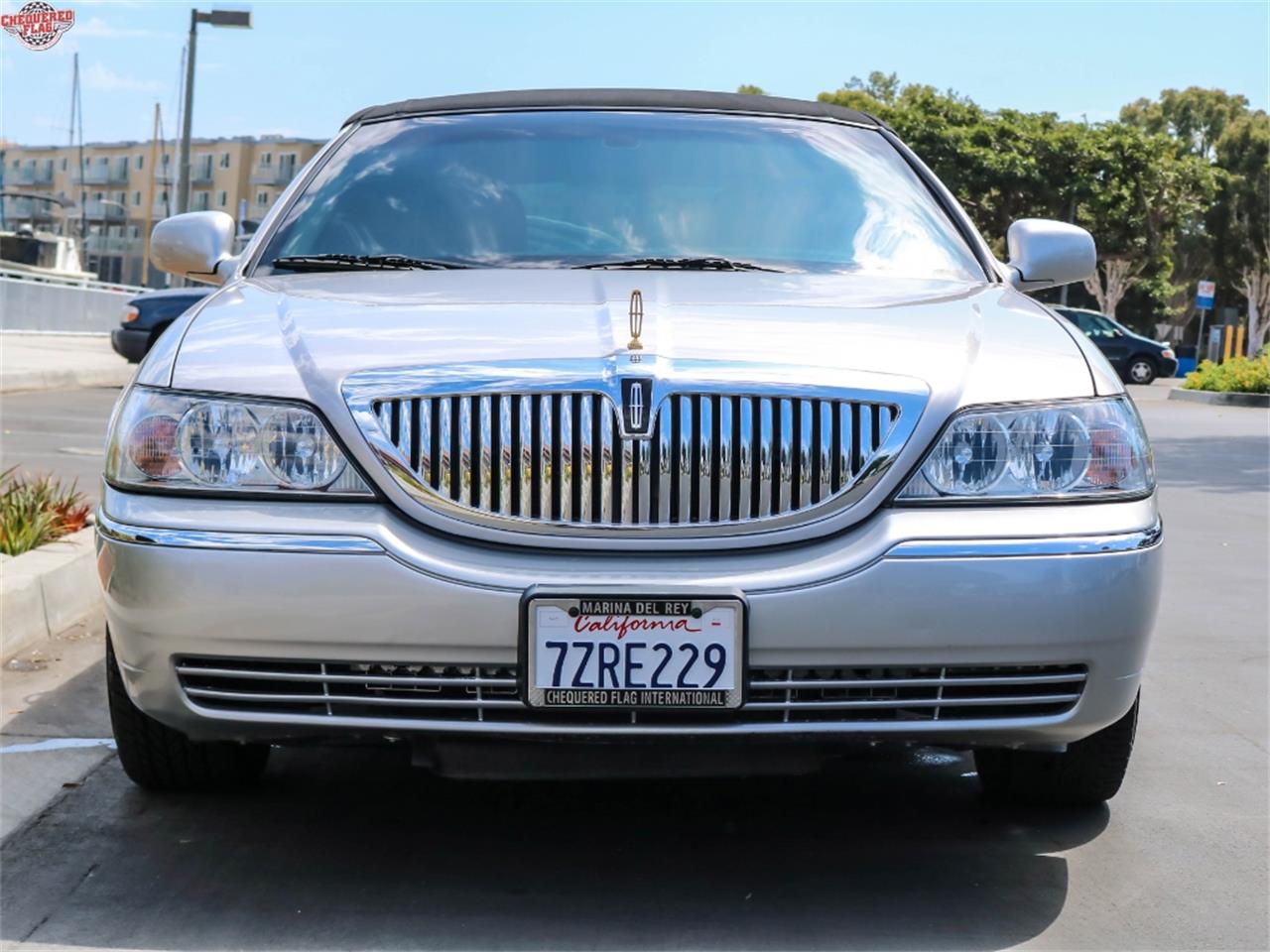 Lincoln town car 2011