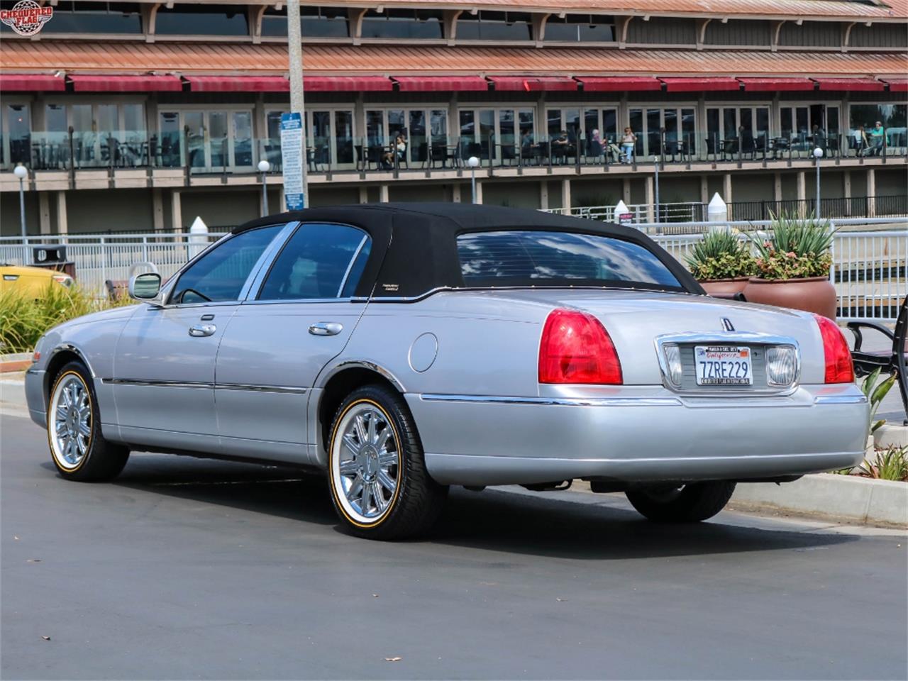 Lincoln town car 2011