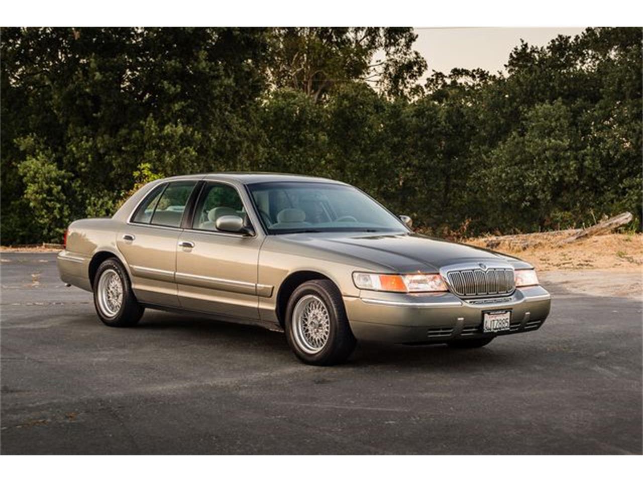 Grand marquis автомобиль