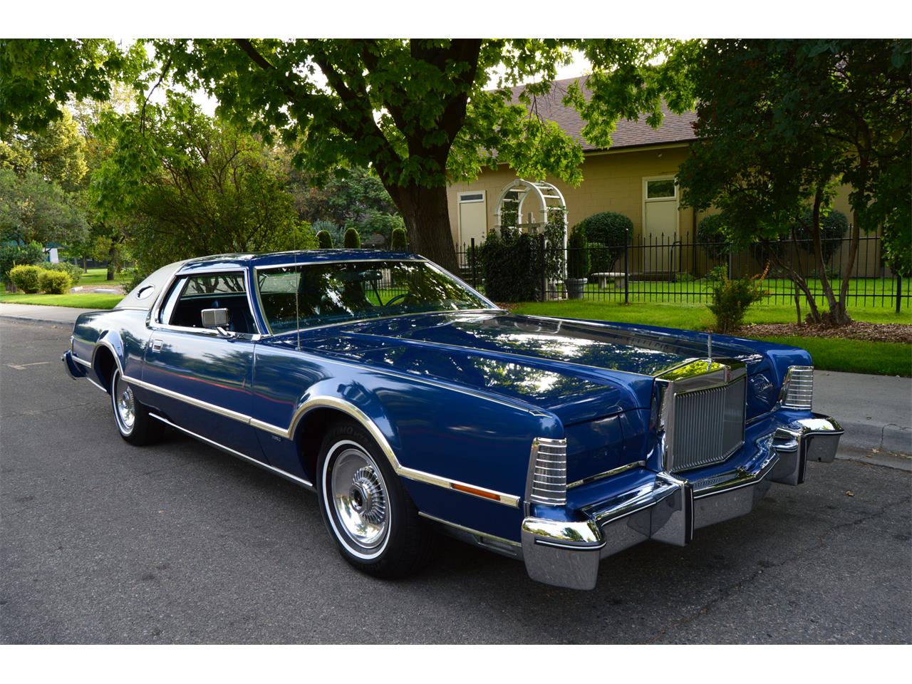 Lincoln continental mark iv