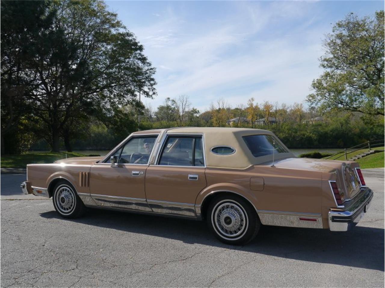 Lincoln continental 1983