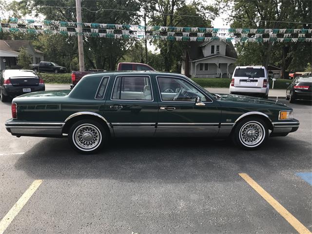 1993 Lincoln Town Car (CC-1041416) for sale in Saint Joseph, Missouri