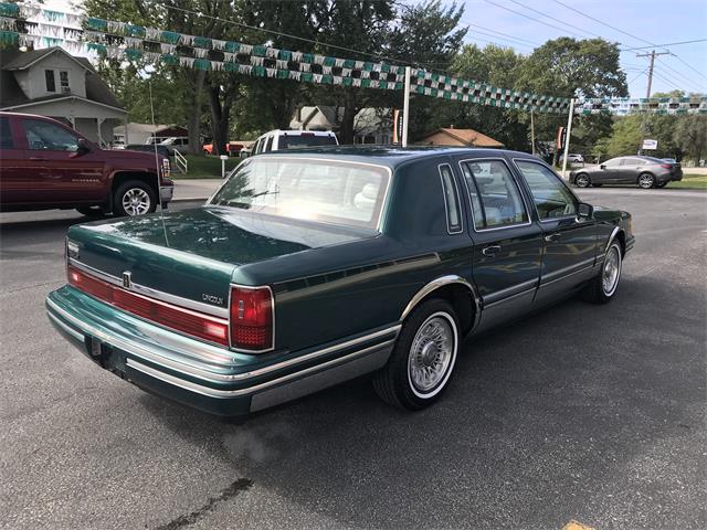 1993 Lincoln Town Car (CC-1041416) for sale in Saint Joseph, Missouri