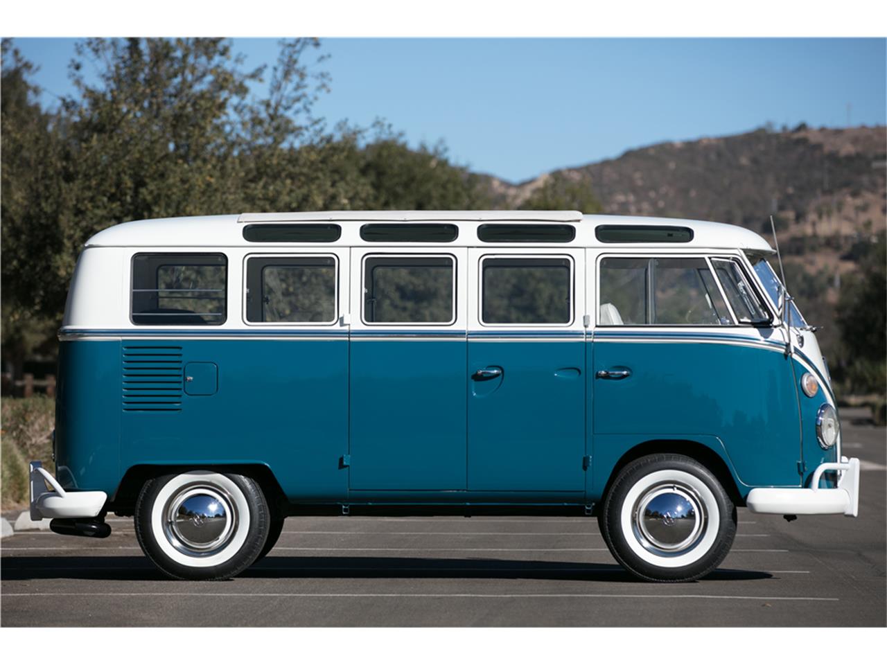 1965 Volkswagen Bus for Sale CC1047609