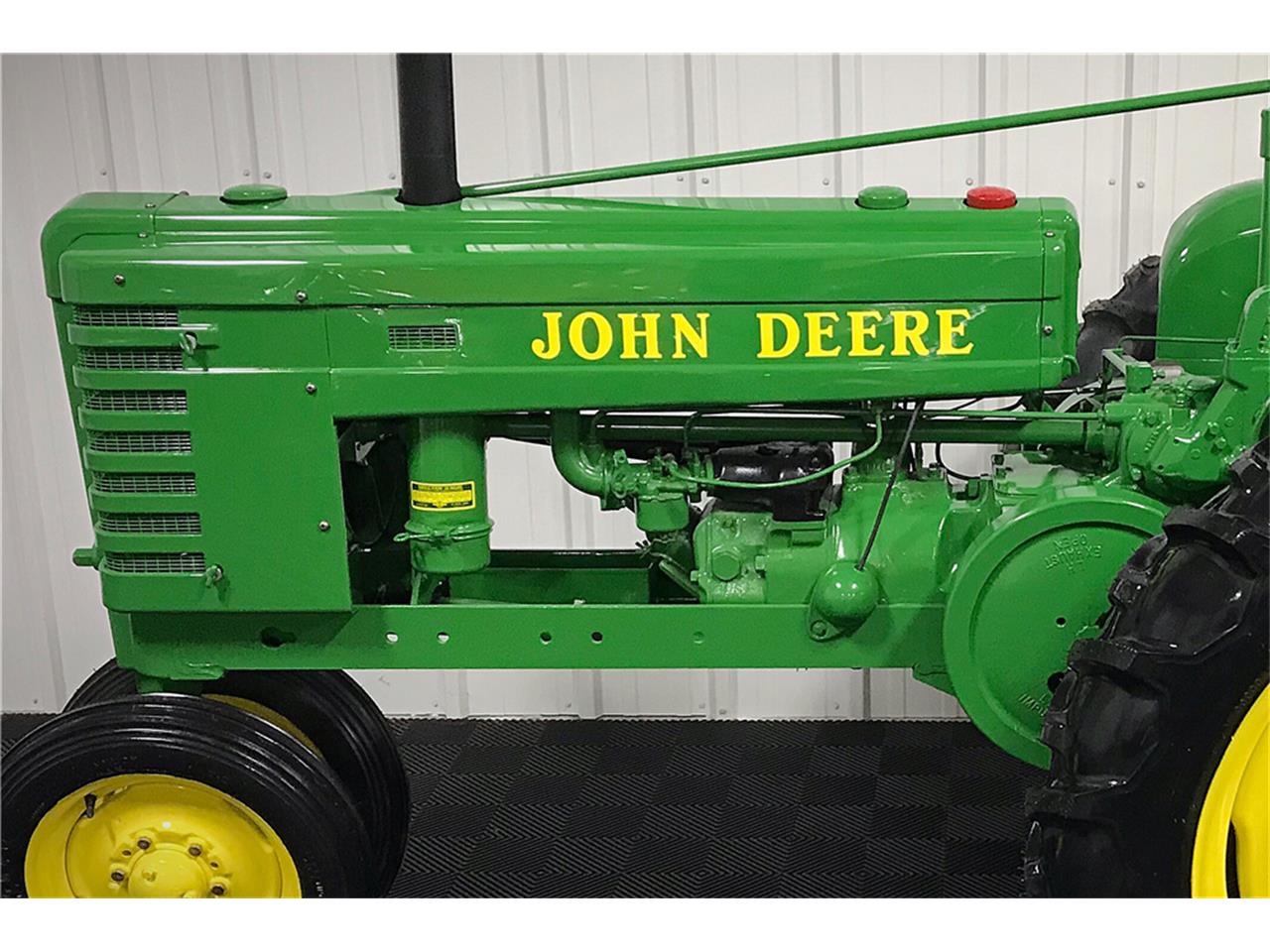 John Deere, Classic 2 cyl. Green 1940-'60 , Gallon Tractor Paint.