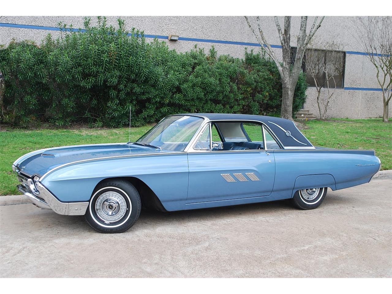 1963 ford thunderbird emlem