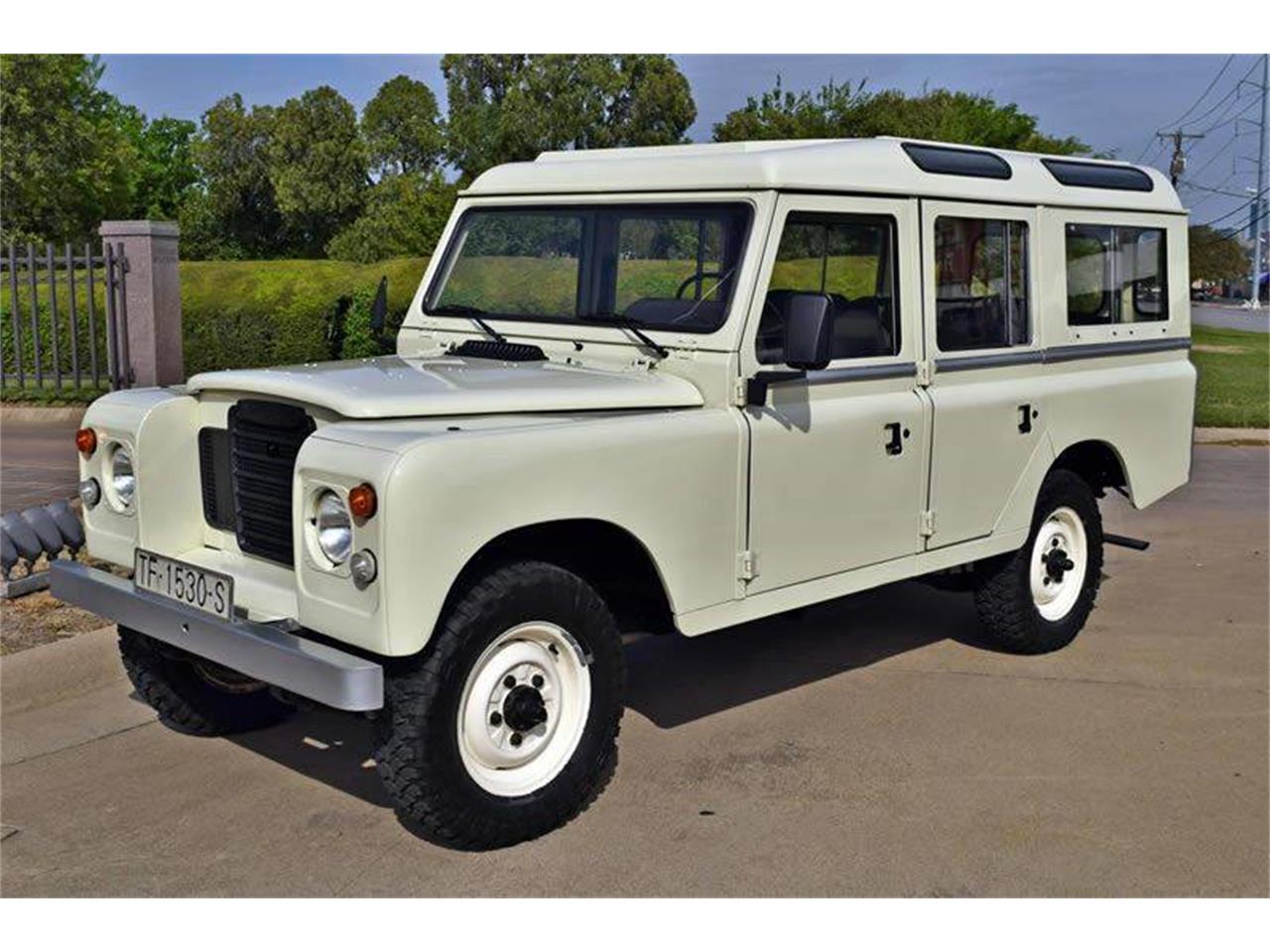 Land rover defender 1983