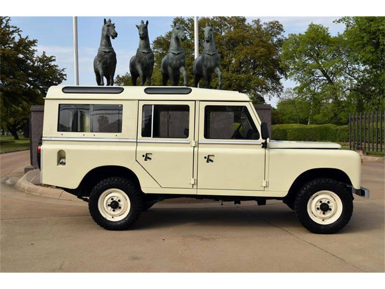 Land rover defender 1983