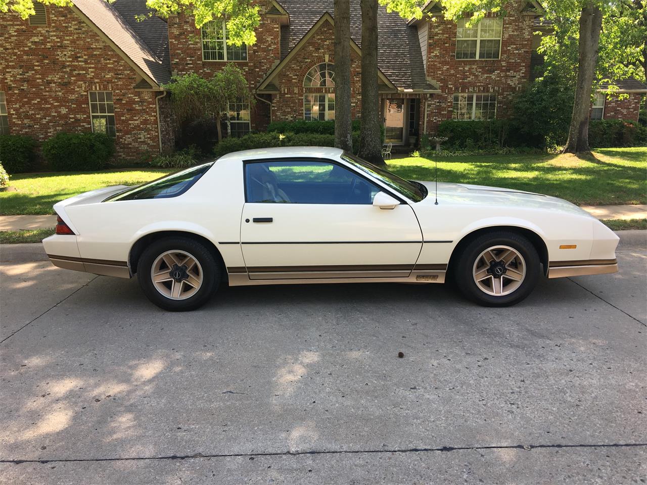 Chevrolet camaro 1984