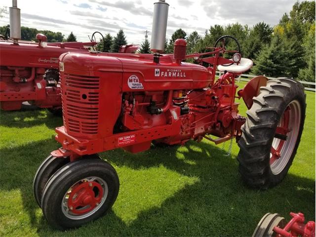 1954 International Tractor (CC-1095639) for sale in Mankato, Minnesota