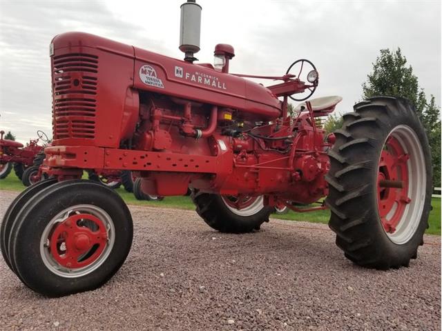 1954 International Tractor (CC-1095644) for sale in Mankato, Minnesota