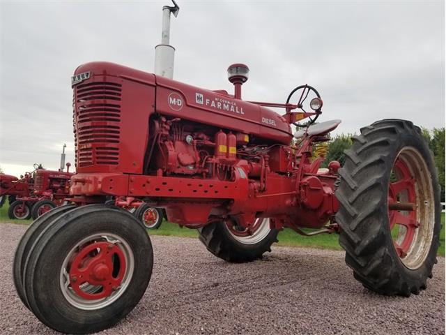 1954 International Tractor (CC-1095657) for sale in Mankato, Minnesota