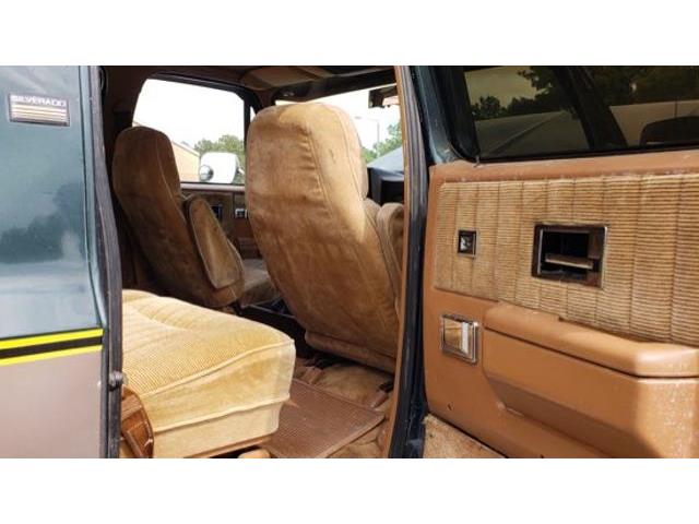 1989 Chevrolet Suburban (CC-1105402) for sale in Hope Mills, North Carolina