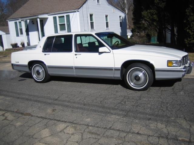 1992 Cadillac Sedan DeVille (CC-1100604) for sale in Mill Hall, Pennsylvania