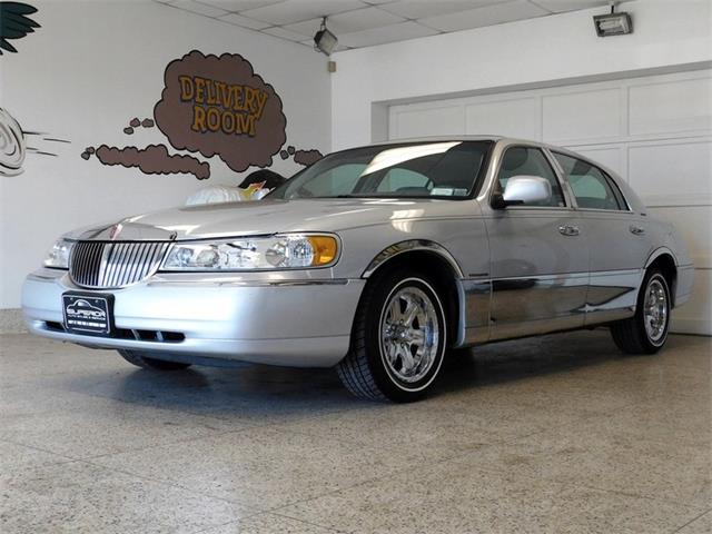 1998 Lincoln Town Car (CC-1109150) for sale in Hamburg, New York