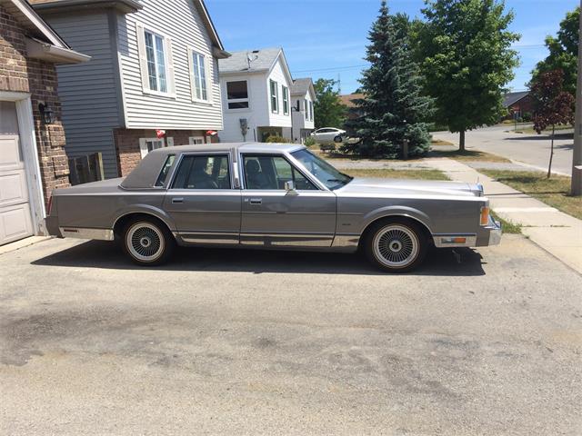 1989 Lincoln Town Car (CC-1114661) for sale in Thorold, Ontario