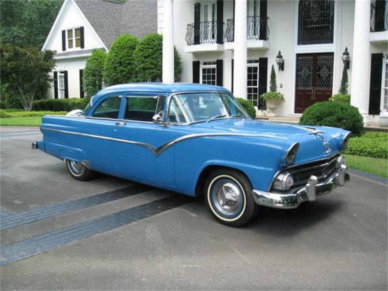 Ford Fairlane sedan 1955