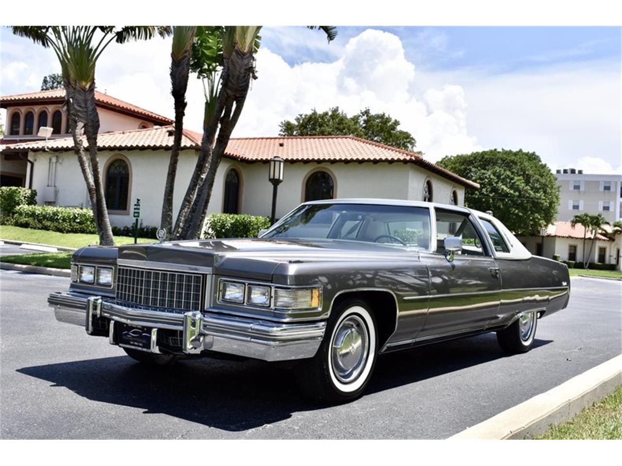 Cadillac coupe deville 1976