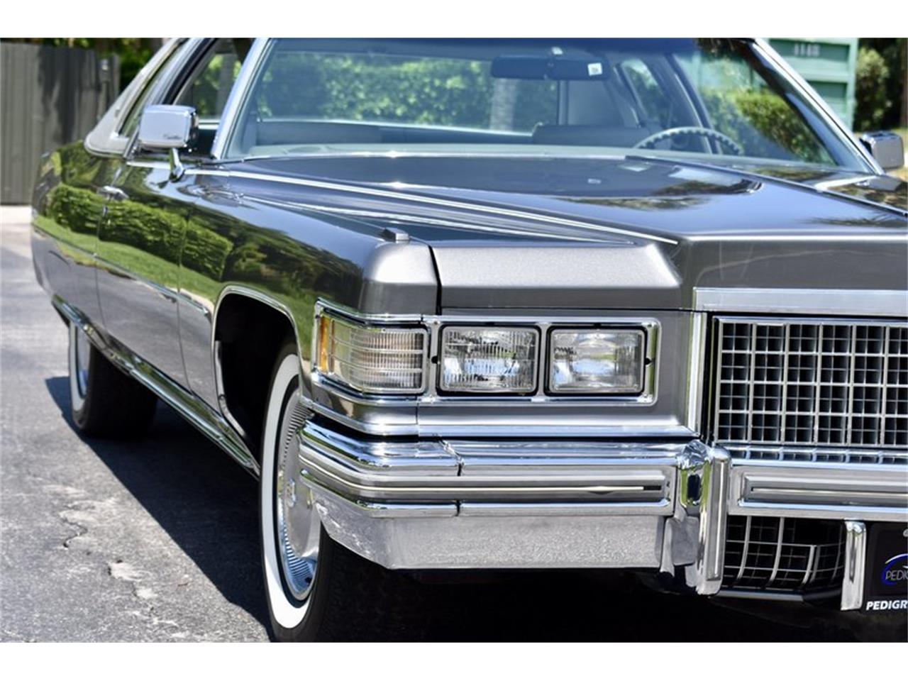 Cadillac coupe deville 1976