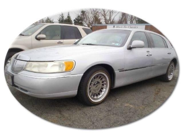 2001 Lincoln Town Car (CC-1136567) for sale in Stratford, New Jersey