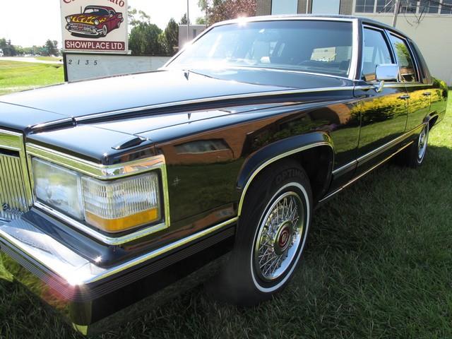 1992 Cadillac Brougham (CC-1137060) for sale in Troy, Michigan