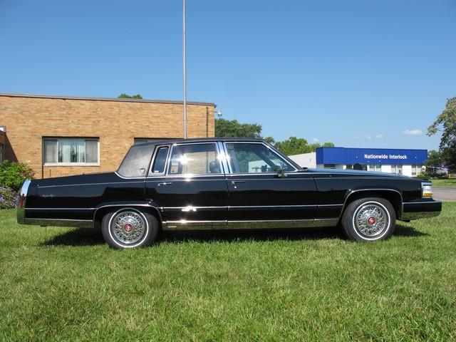 1992 Cadillac Brougham (CC-1137060) for sale in Troy, Michigan