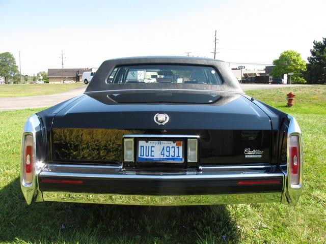 1992 Cadillac Brougham (CC-1137060) for sale in Troy, Michigan