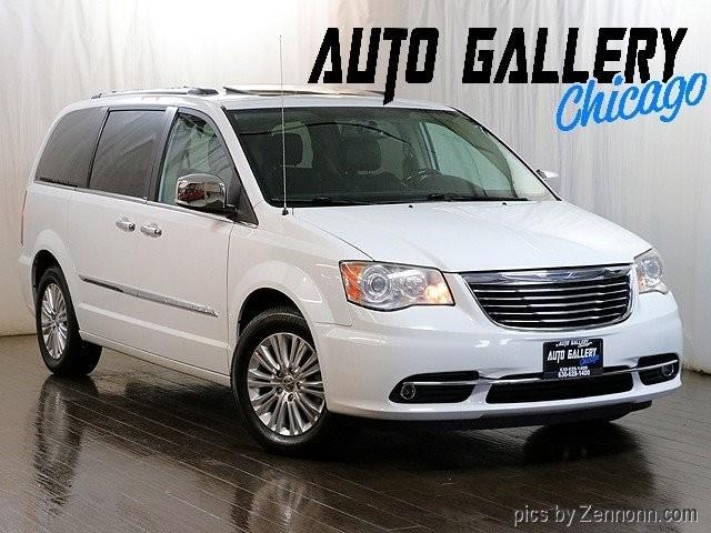 2013 Chrysler Town & Country (CC-1145589) for sale in Addison, Illinois