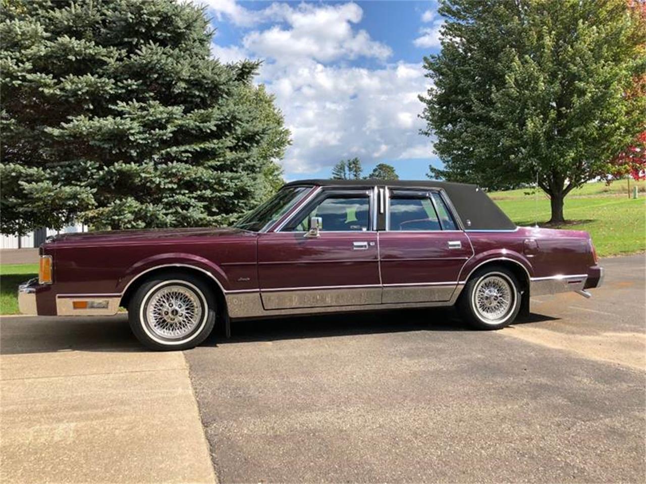 Lincoln Town car 1985