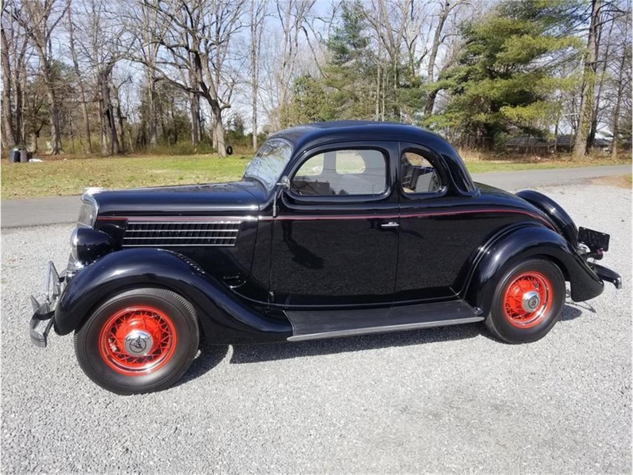 Ford deluxe coupe