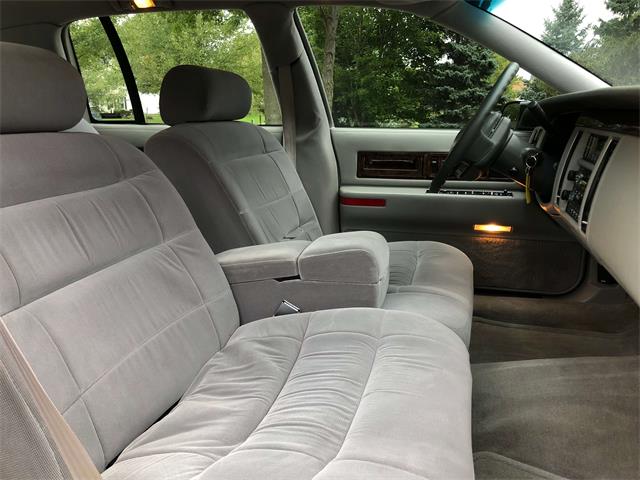 1993 Cadillac Fleetwood (CC-1152675) for sale in North Royalton, Ohio