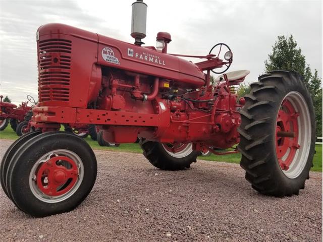 1954 International Tractor (CC-1163027) for sale in Mankato, Minnesota