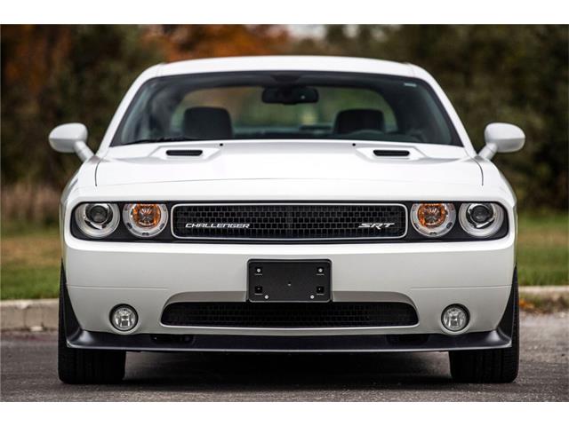 Dodge challenger srt8 2011