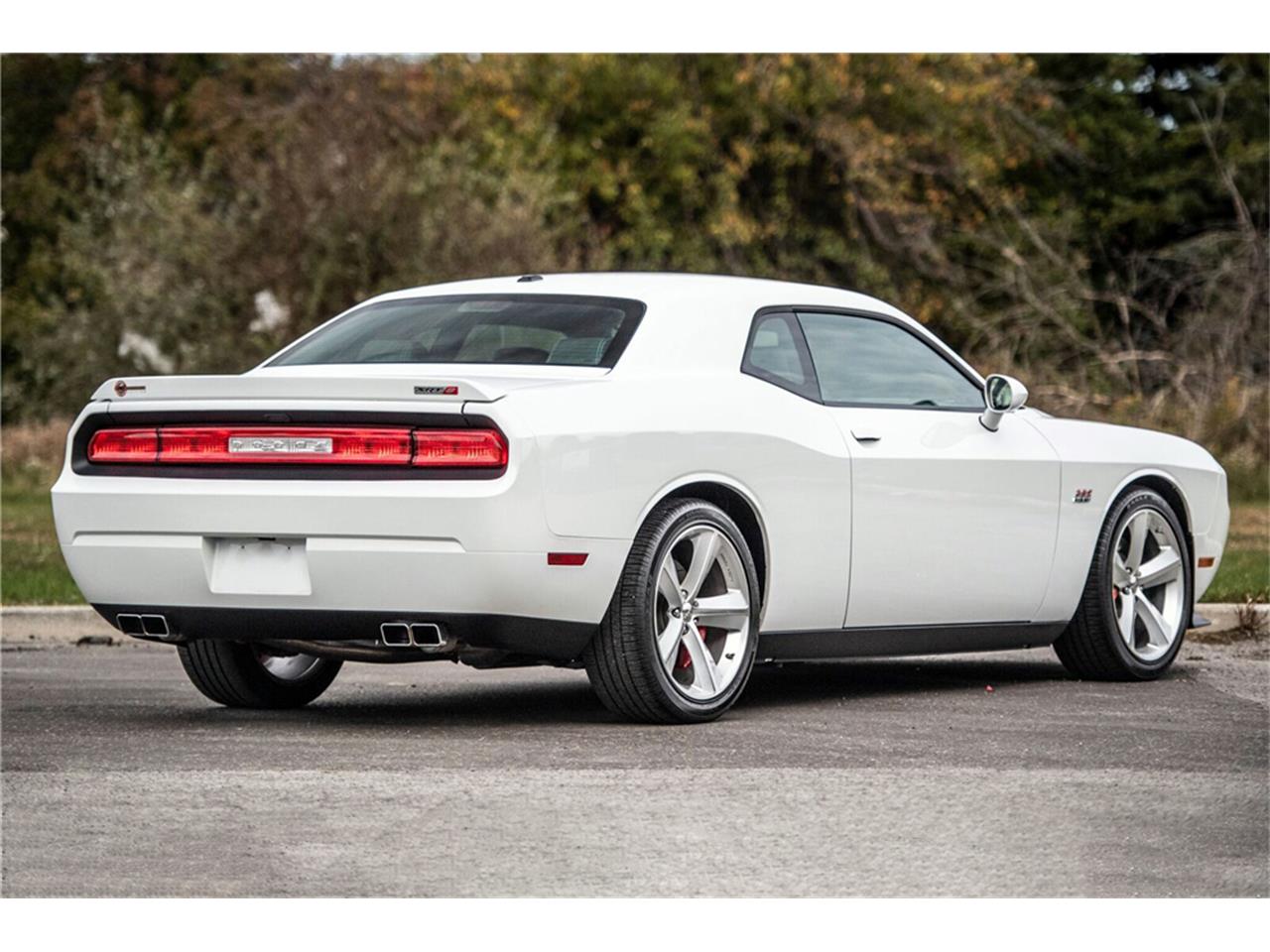 Dodge challenger srt8 2011