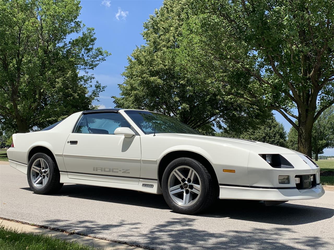 White 1986 Chevrolet Camaro IROC Z28 for sale located in Geneva , Illinois ...