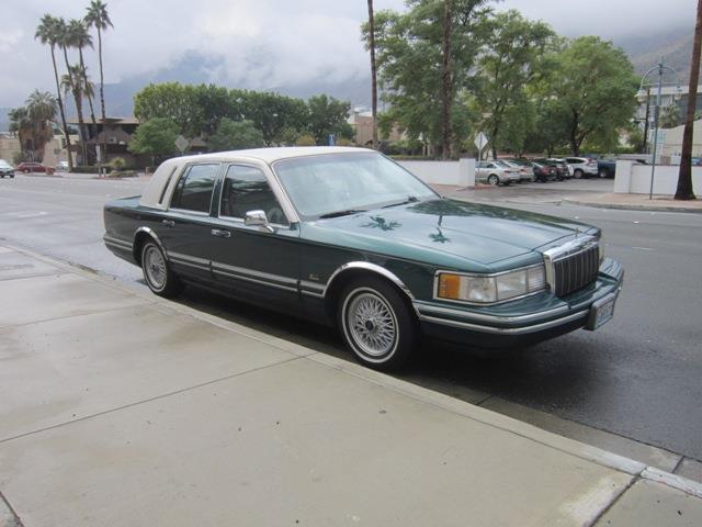 1992 Lincoln Town Car (CC-1180977) for sale in Palm Springs, California