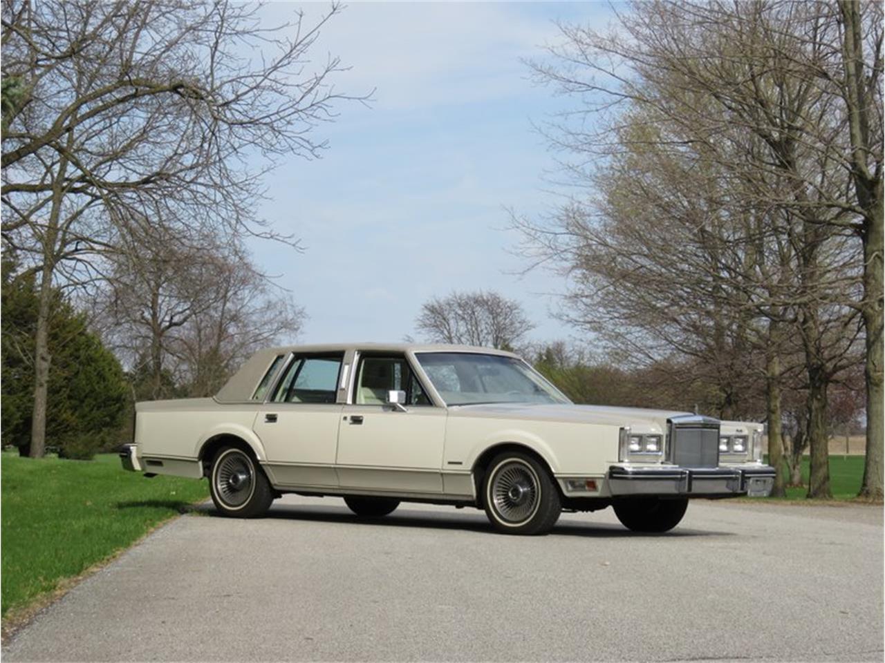 Lincoln town car 1982