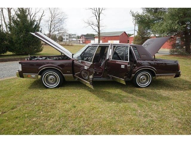 1987 Lincoln Town Car (CC-1211278) for sale in Monroe, New Jersey