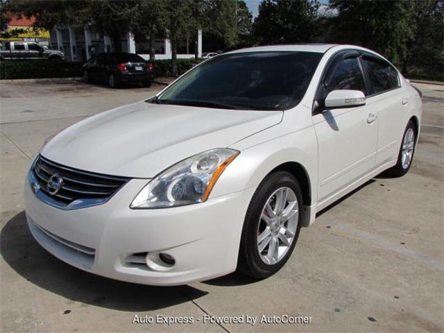 2010 nissan altima white