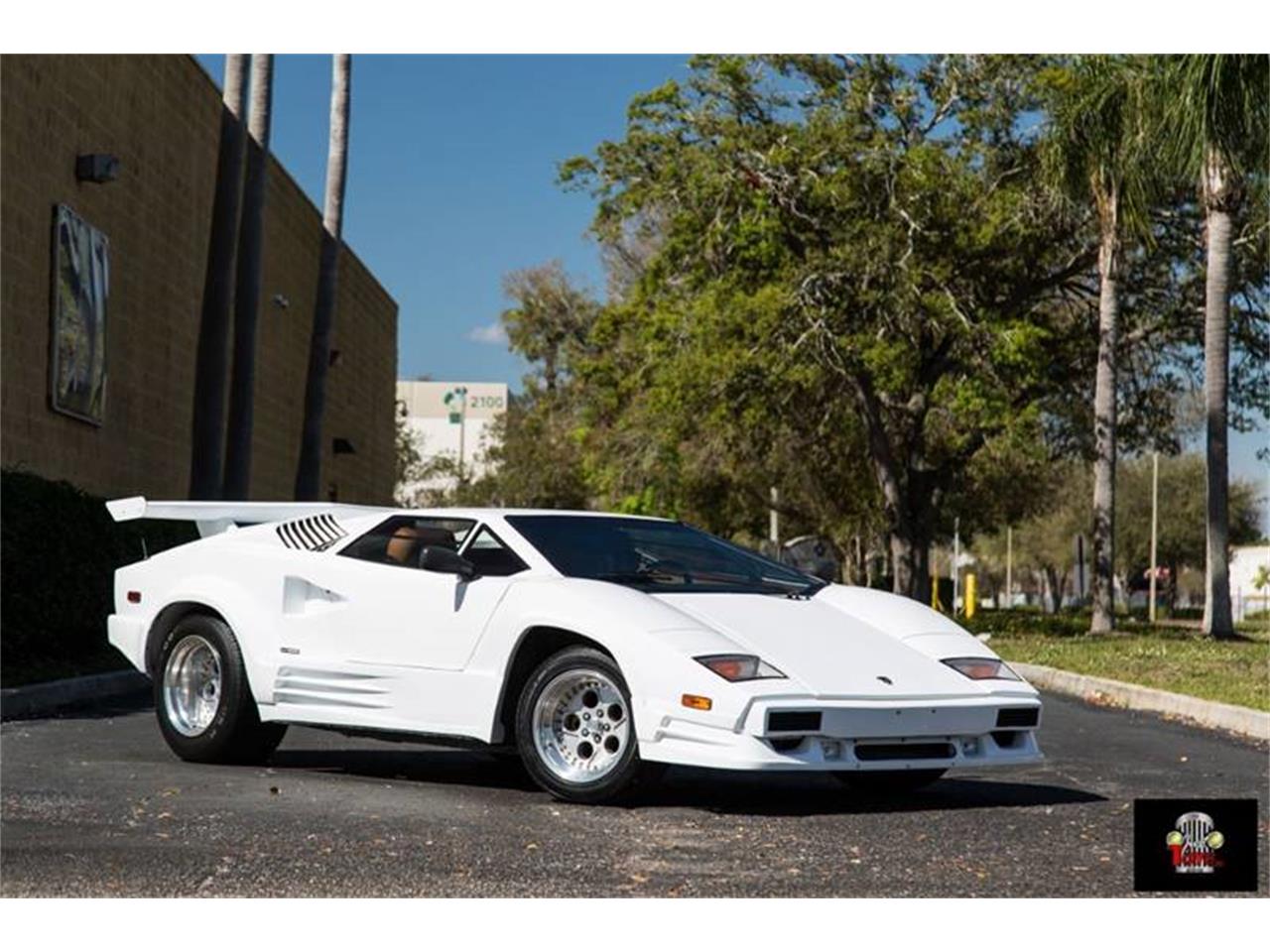 lamborghini countach 2000