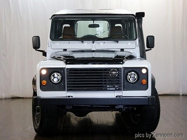 Jangan Main-main Dengan Land Rover Defender Klasik Ini