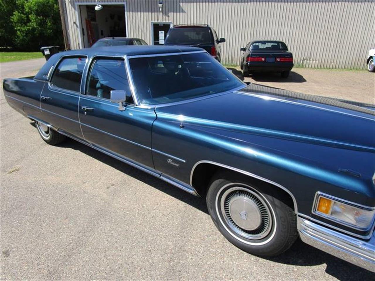 Cadillac fleetwood 1975