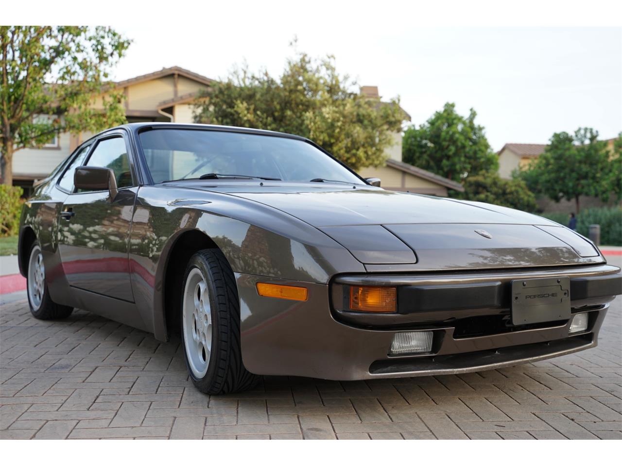 Porsche 944 1983