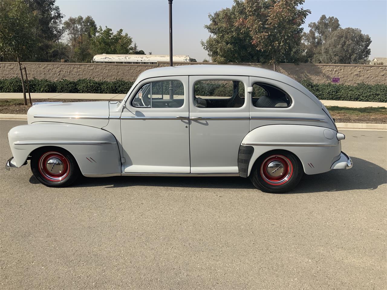 Ford deluxe 1948