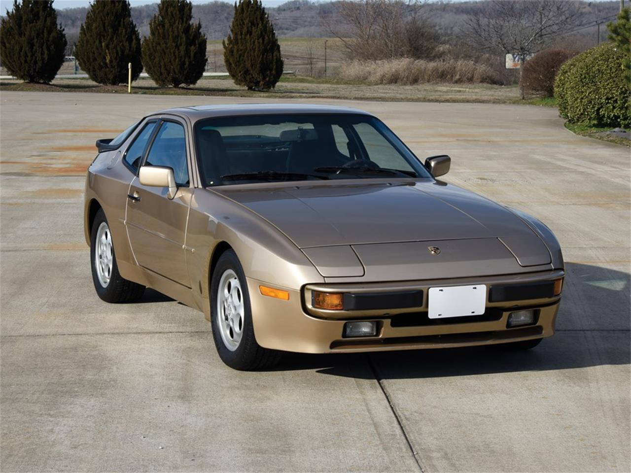 Porsche 944 1982