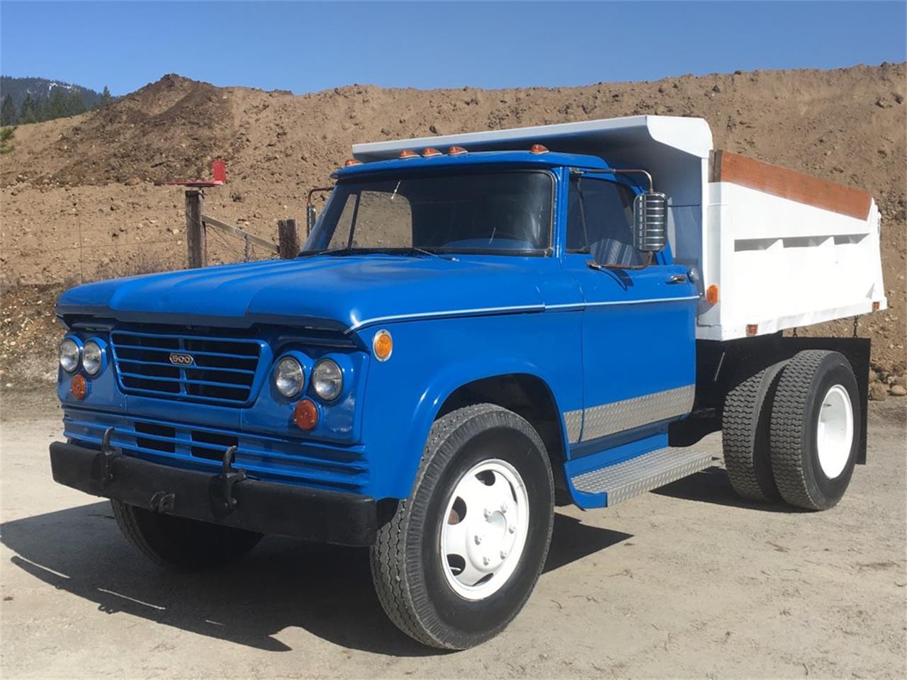 Classic cheap dump truck