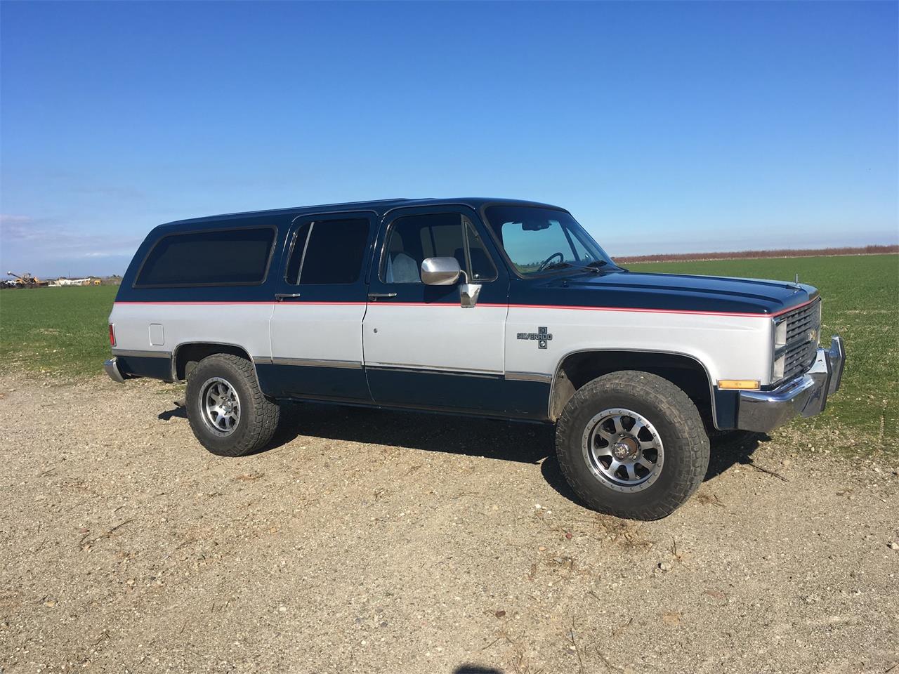 Suburban chevrolet 1983